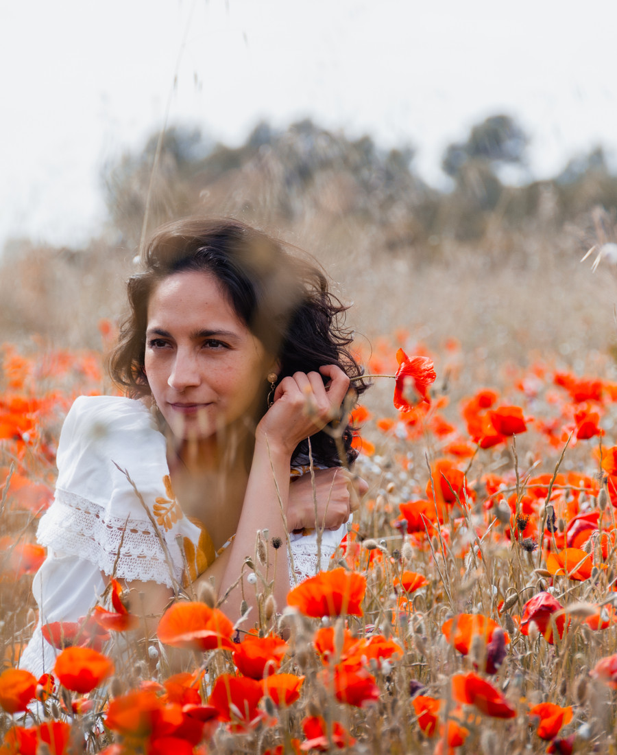 Blanca in the poppy fields — portrait session
